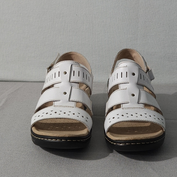 Clarks Collection Ultimate Comfort Sandals Womens 8.5W White Leather Strappy - Picture 5 of 11